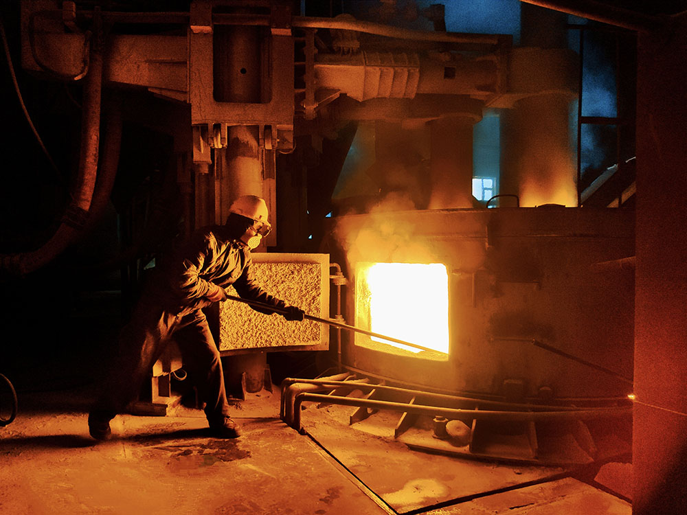 The company covers an area of 140,000 square meters, with a building area of 48,000 square meters.